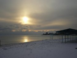 Пляж зимой в Евпатории